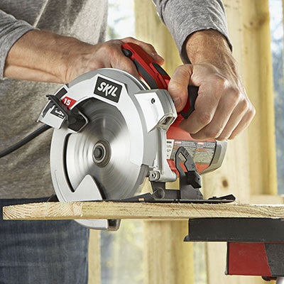 Cutting wood on Skil 5280-01